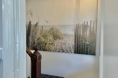 Image de Bright & Stylish Coastal Retreat in Marblehead Historic Center w Parking!