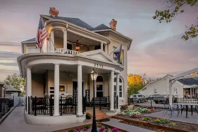 Image de Cosy Corner · Madison Place (Apt #2) Cozy Corner