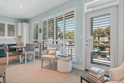 Image de Beautiful 2nd floor villa with easy beach access!