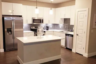 Image de 3bdrm Townhouse! 75in Tv! Wifi