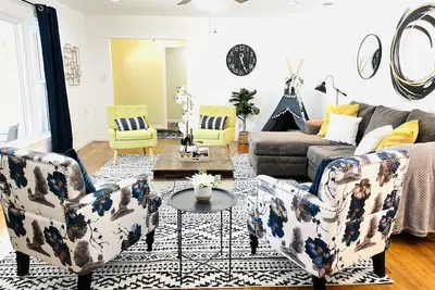 Image de Family friendly, Business friendly, Updated, fully stocked, pets welcome