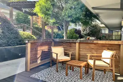 Image de Peaceful Garden Escape in Convenient Location 1/1