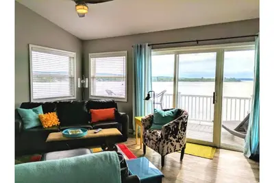 Image de Cheerful Lakefront Condo Between 2 Lakes