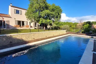 Image de Belle maison avec piscine dans le triangle d 'or du Luberon