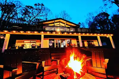 Image de Lakefront Oasis 7 Br/Dock/Hot Tub/Fire Pit/Game Rm