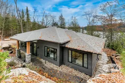 Image de Stunning 3 bed 2 bath cottage on Kawagama Lake! South Exposure!