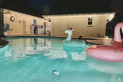 Image de Private Heated Pool and Spa, Dart, Games, Cornhole, Foosball, Grill