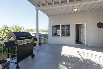 Image de Cozy 3 bedroom 2 bath apartment in the heart of San Fernando