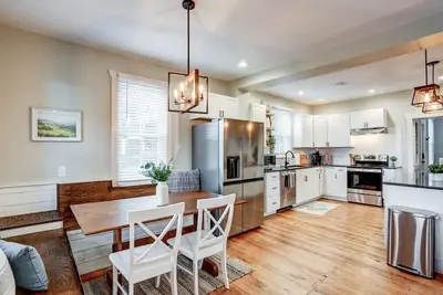 Image de Beautiful Farmhouse close to Lanc, Hershey, Etown!