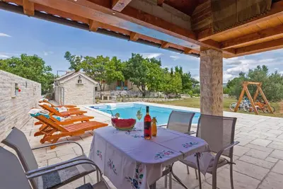 Image de Superbe maison Ă Benkovac avec sauna