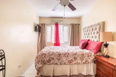 Image de Centrally Located Cozy New Kingston Condo Apartment