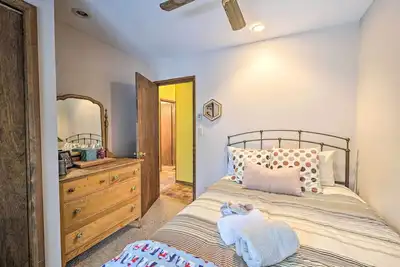 Image de Spacious Catskill Mountains ski cabin with fire pit