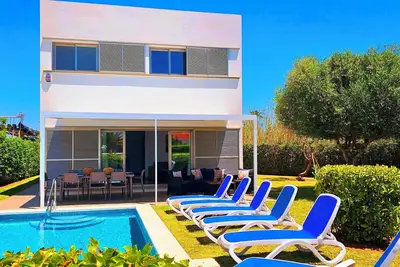 Image de Modern villa with 4 bedrooms and 3 full bathrooms, wifi, private parking. . .