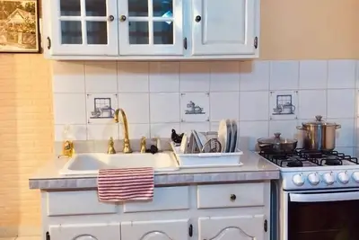 Image de Cozy Jacuzzi 2bd - 5 minutes from the beach!