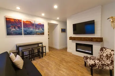 Image de Modern guest suite, central location in Slc valley