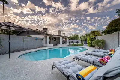 Image de Chandler Cool, Hot Pool, This House Rules! Woff!