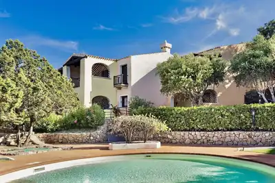 Giardino degli Oleandri Two-room apartment sleeps 4, Wifi, A. C, 350 mt. from the sea