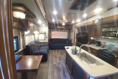 Image de Luxury Rv nested in a country setting, Only 9 minutes from Sanford airport!