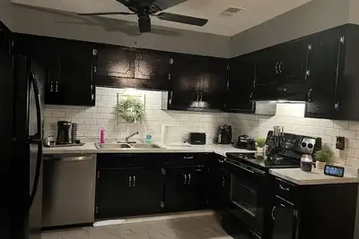 Image de Home w/garage located near downtown Memphis, pets allowed