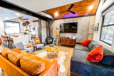 Image de Modern Mountain Cabin with Ac, beautiful Views. 3 min to Midtown.