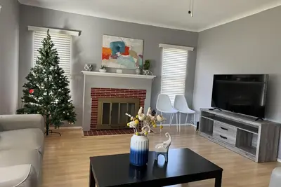 Image de Maison superbe de 3 chambres et 2 salles de bain à Alhambra.