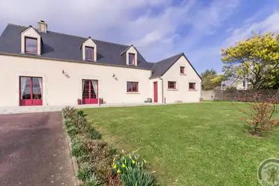 Image de Maison spacieuse avec jardin clos, terrasse, près des sites historiques du Débarquement!