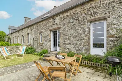 Image de Maison confortable avec jardinet clos et terrasse à Canville-la-Rocque