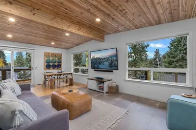 Image de New Listing! Private Hot Tub ~ Fire pit ~ Dog Friendly