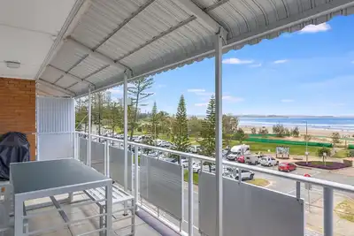 Image de Beach Lodge Unit 12a Right on Greenmount Beach and Opposite Twin Towns Services Club