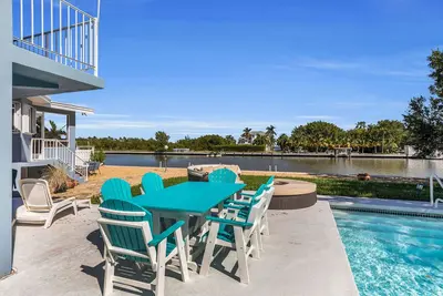 Image de Gorgeous waterfront home | 5 bdrm, Pool, Dock, Close to Sombrero | 5 Bed, 3 Bath