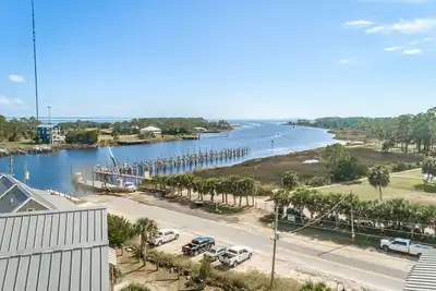 Image de Lattitude Adjustment 1br/2ba condo