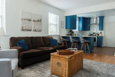 Image de Rest Easy : King Bed : Downtown & Ft. Jackson  2Bd 1Bth