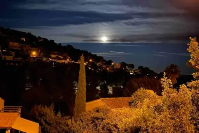 Image de Bas de villa 120 M2 à Bandol quartier très calme résidentiel