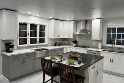 Image de Spacious 5 Bedroom Newly Remodeled Retreat