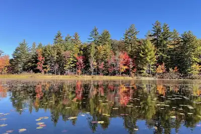 Image de Rustic and luxurious 4 bedroom house on secluded Nh lake!