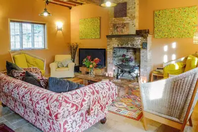 Image de A fabulous converted coach house, with beautiful features and full of character.