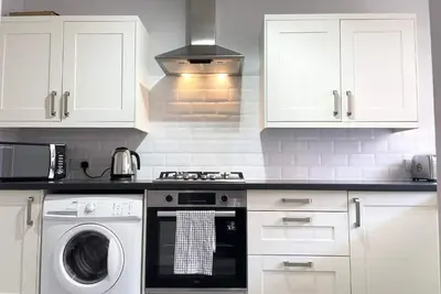 Image de Amazing 2 Bed Southsea Apartment - Newly Furnished