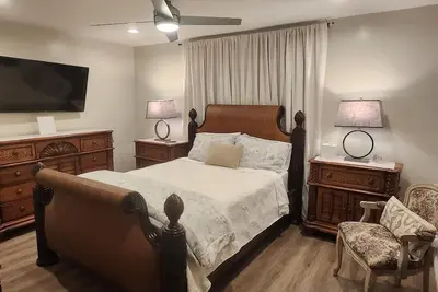 Image de Cheerful 3 Bedroom 2 Bath Patio Home