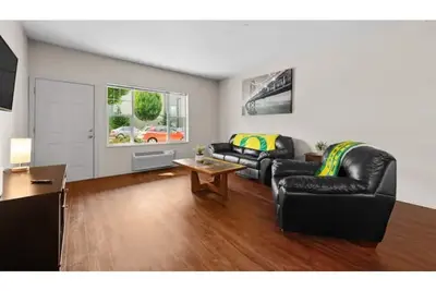 Image de Come relax in Hot Tub- 2 bd-2 bth apt escape