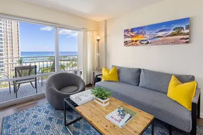 Image de 1016 · Ilikai Collection # 4. Amazing views, beachfront.