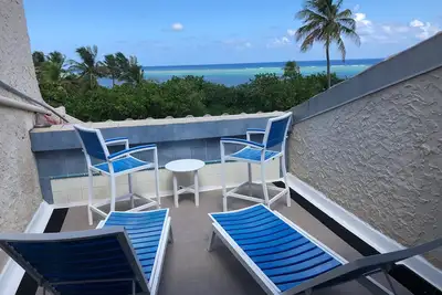 Image de Large Private Sun Deck With Ocean Views