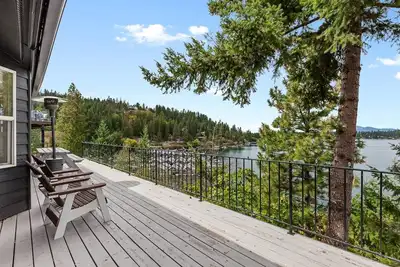 Image de Pristine Lakeview Haven with private dock & kayak access