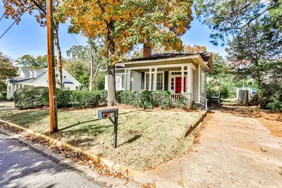 Image de Grad avail-last min cancellation! Location and updated in the Heart of 5 Points!