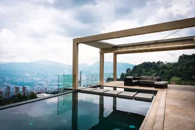 Image de Villa Los Balsos, De Las Mejore Propiedades En Medellín