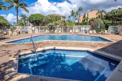 Image de Open concept, Family friendly, Across the street from the beach