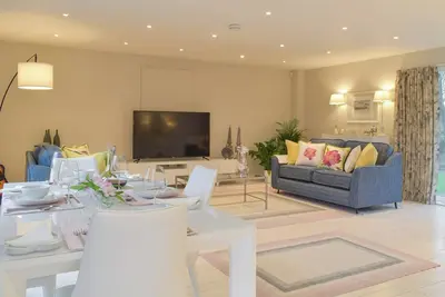 Image de 2 chambres à coucher à Roslin