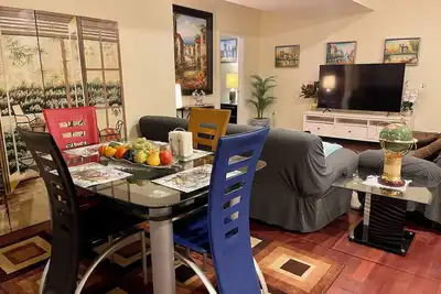 Image de Luxurious Home Away From Home