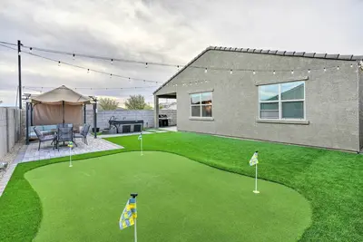 Image de New-Build Glendale Home w/ Hot Tub + Putting Green