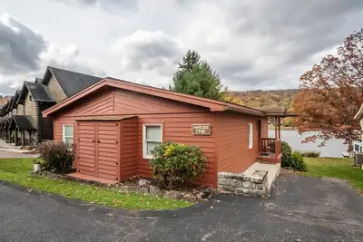 Image de Water's Edge | Pet Friendly Lakefront Cottage!