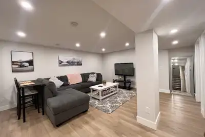 Image de Modern 2 bedroom Basement Suite in Southview Calgary.